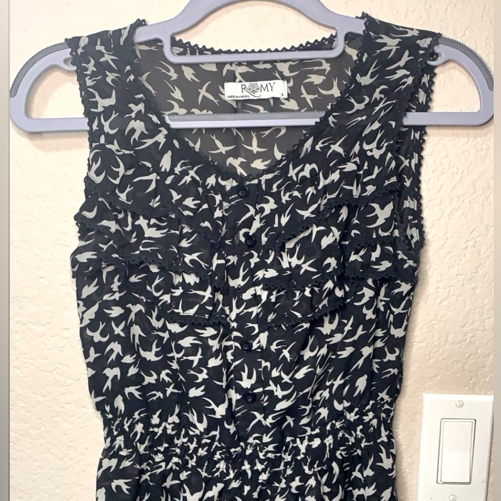 Romy Bird Print Black Ruffled Blouse Size Small
